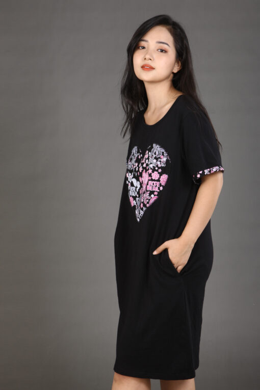 Đầm đen trái tim