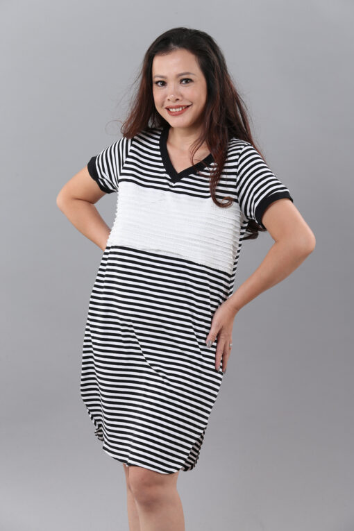 Đầm vạt bầu sọc đen