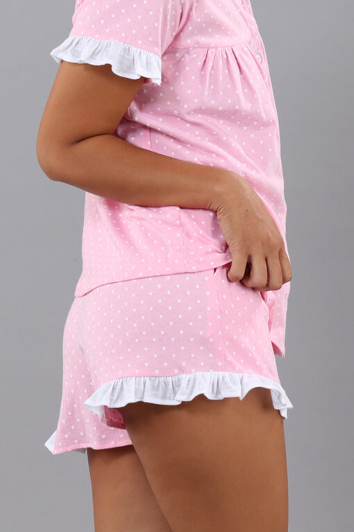 Quần ngắn hồng chấm bi