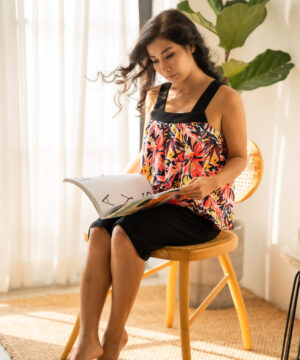 Áo hai dây hoa đỏ