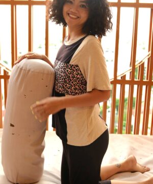 Bộ cổ tròn hai màu đen kem lửng